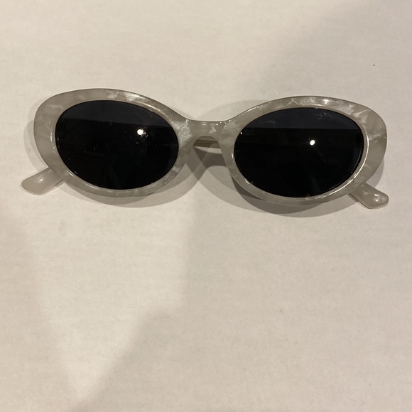Set of sunglasses - Picture 3 of 6